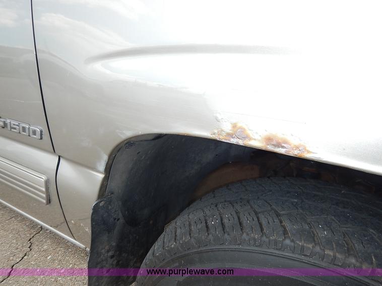 image for item J3799 1999 Chevrolet Silverado 1500 Z71 Ext. Cab pickup truck