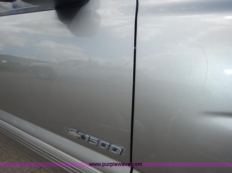 image for item J3799 1999 Chevrolet Silverado 1500 Z71 Ext. Cab pickup truck