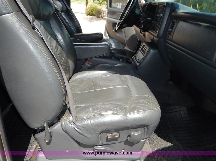 image for item J3799 1999 Chevrolet Silverado 1500 Z71 Ext. Cab pickup truck