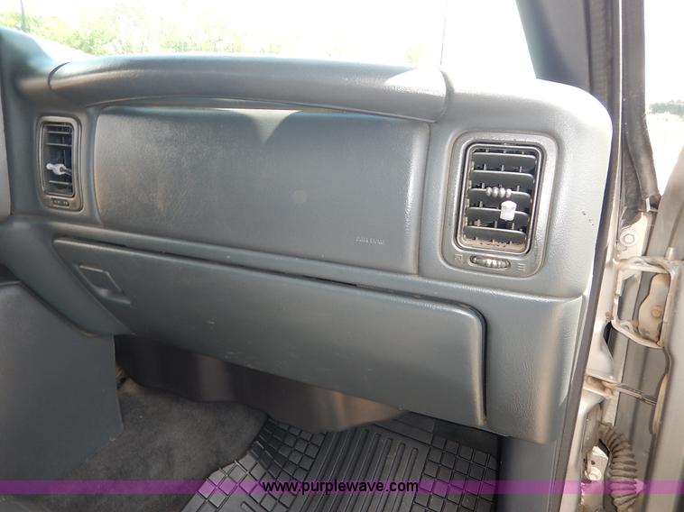 image for item J3799 1999 Chevrolet Silverado 1500 Z71 Ext. Cab pickup truck