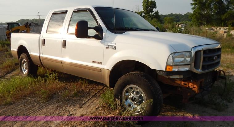 image for item J3800 2004 Ford F250 Super Duty Lariat Crew Cab pickup truck