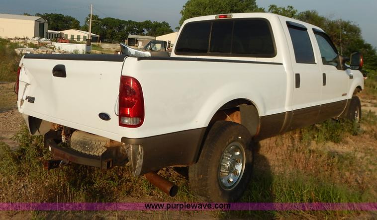image for item J3800 2004 Ford F250 Super Duty Lariat Crew Cab pickup truck