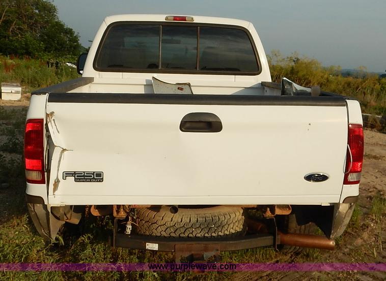image for item J3800 2004 Ford F250 Super Duty Lariat Crew Cab pickup truck