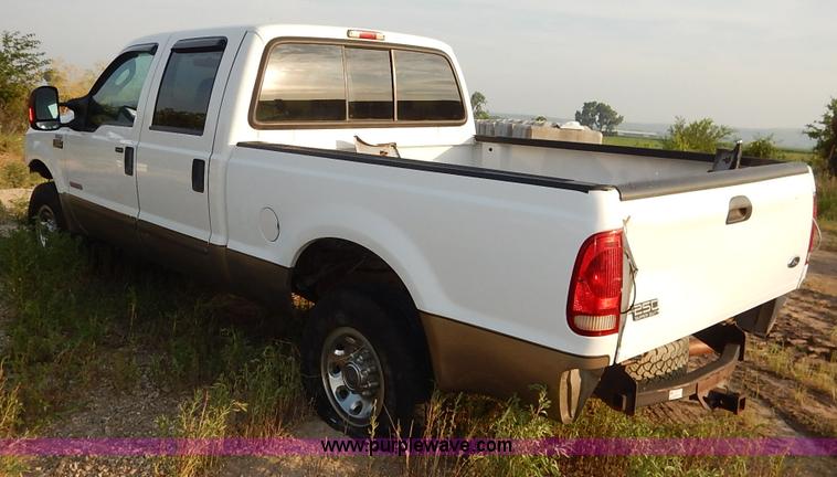 image for item J3800 2004 Ford F250 Super Duty Lariat Crew Cab pickup truck