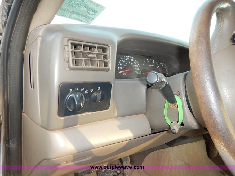 image for item J3800 2004 Ford F250 Super Duty Lariat Crew Cab pickup truck