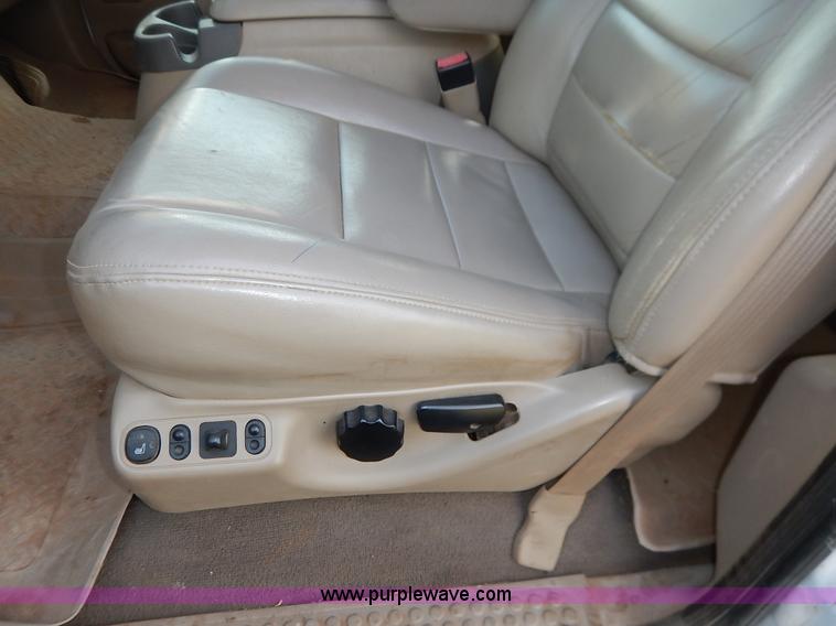 image for item J3800 2004 Ford F250 Super Duty Lariat Crew Cab pickup truck