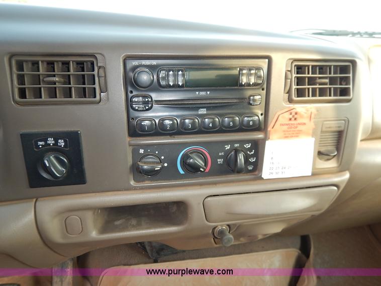 image for item J3800 2004 Ford F250 Super Duty Lariat Crew Cab pickup truck