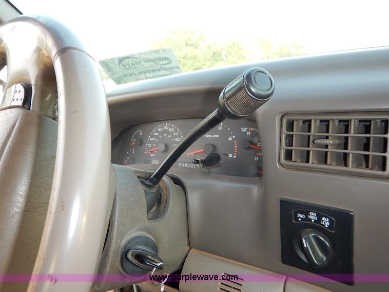 image for item J3800 2004 Ford F250 Super Duty Lariat Crew Cab pickup truck