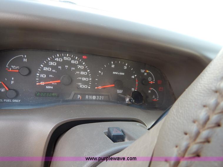 image for item J3800 2004 Ford F250 Super Duty Lariat Crew Cab pickup truck