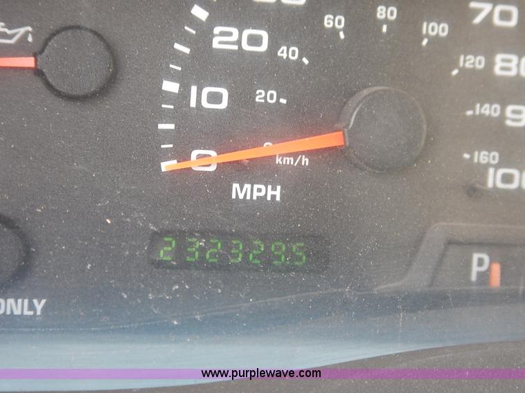 image for item J3800 2004 Ford F250 Super Duty Lariat Crew Cab pickup truck