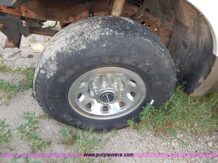 image for item J3800 2004 Ford F250 Super Duty Lariat Crew Cab pickup truck