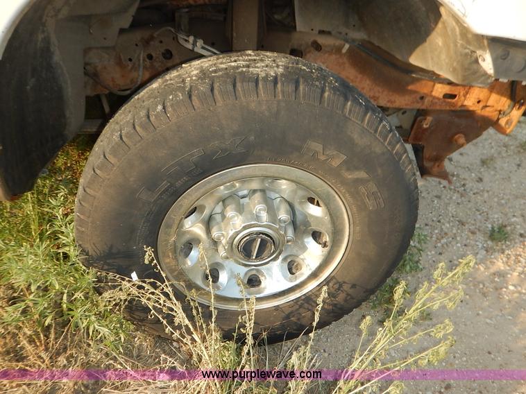 image for item J3800 2004 Ford F250 Super Duty Lariat Crew Cab pickup truck