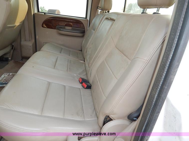 image for item J3800 2004 Ford F250 Super Duty Lariat Crew Cab pickup truck