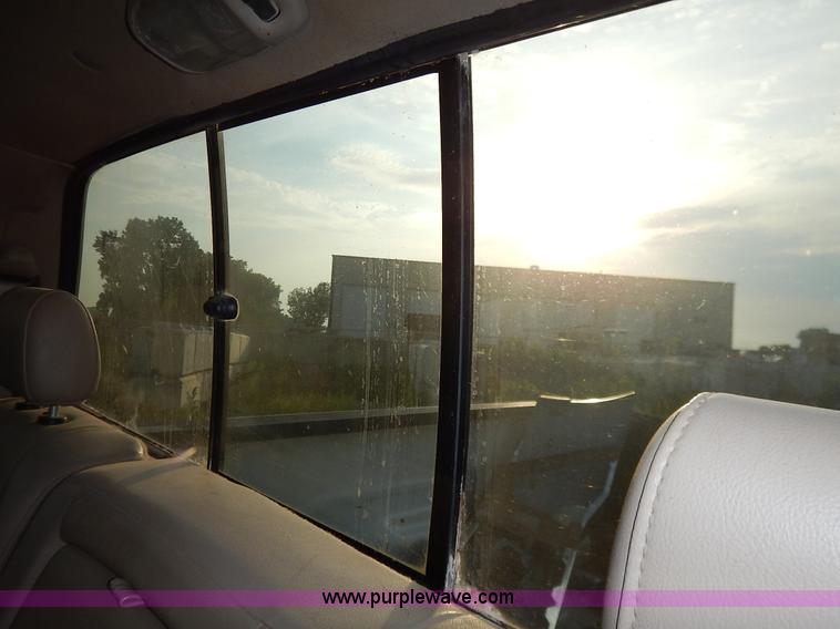 image for item J3800 2004 Ford F250 Super Duty Lariat Crew Cab pickup truck