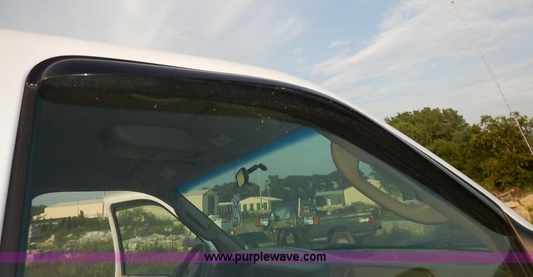 image for item J3800 2004 Ford F250 Super Duty Lariat Crew Cab pickup truck