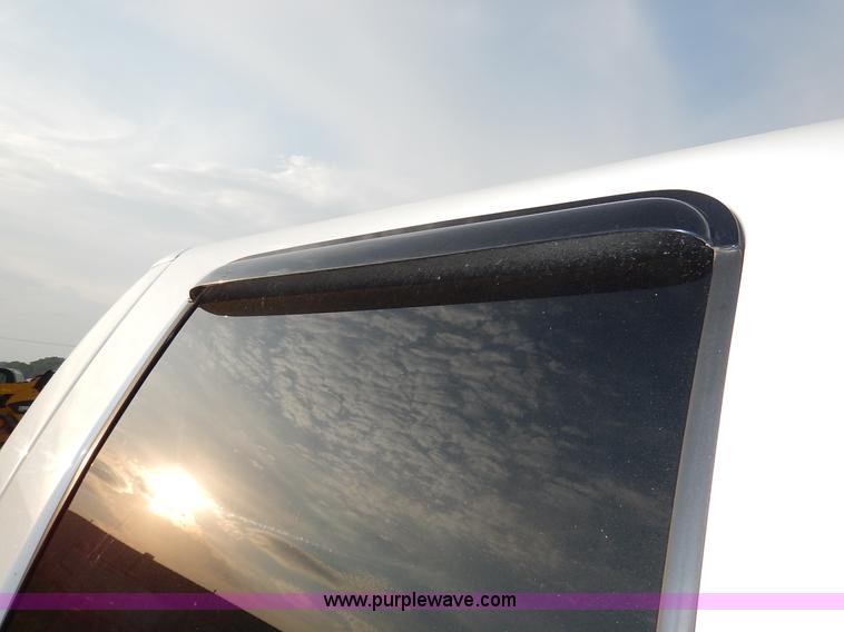 image for item J3800 2004 Ford F250 Super Duty Lariat Crew Cab pickup truck