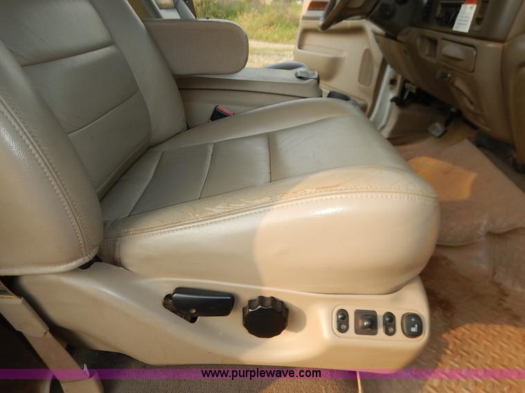 image for item J3800 2004 Ford F250 Super Duty Lariat Crew Cab pickup truck