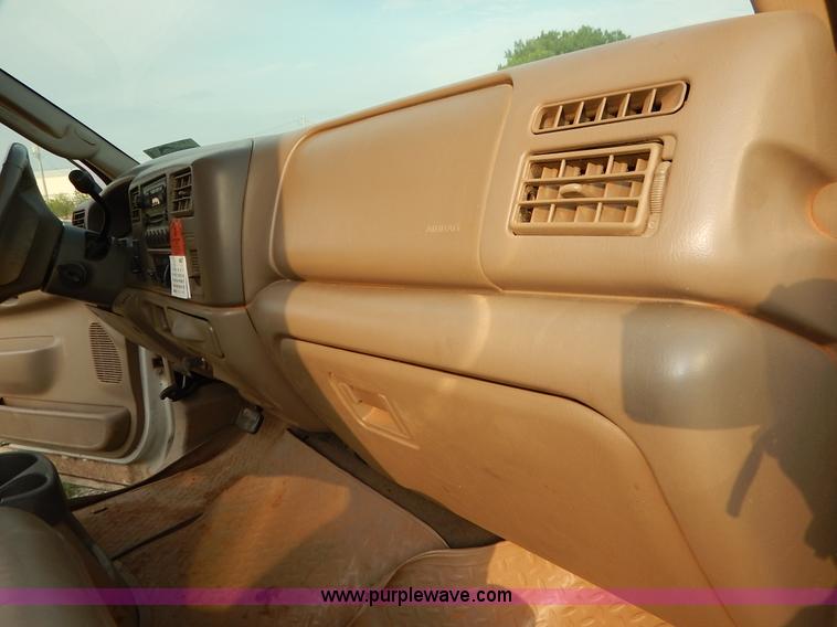 image for item J3800 2004 Ford F250 Super Duty Lariat Crew Cab pickup truck