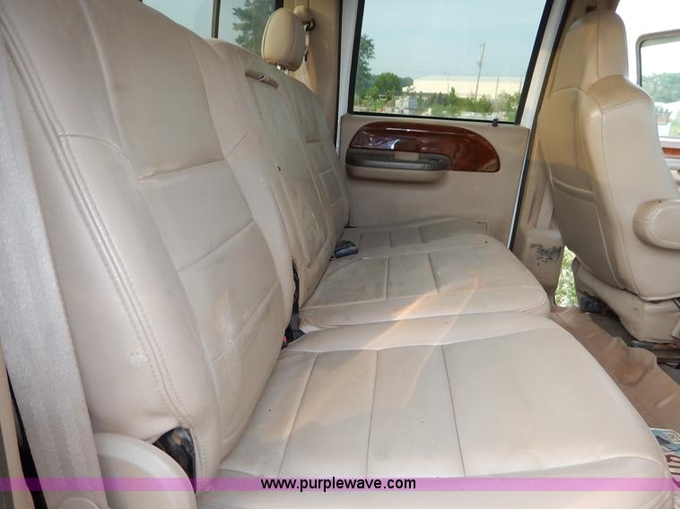 image for item J3800 2004 Ford F250 Super Duty Lariat Crew Cab pickup truck