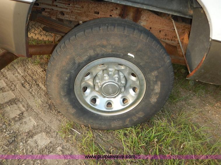 image for item J3800 2004 Ford F250 Super Duty Lariat Crew Cab pickup truck