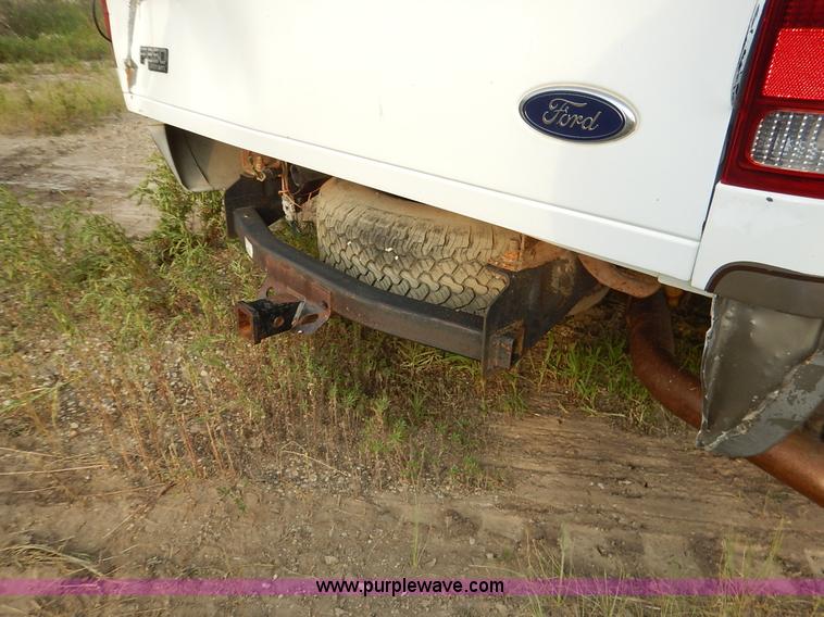 image for item J3800 2004 Ford F250 Super Duty Lariat Crew Cab pickup truck