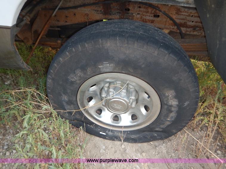 image for item J3800 2004 Ford F250 Super Duty Lariat Crew Cab pickup truck