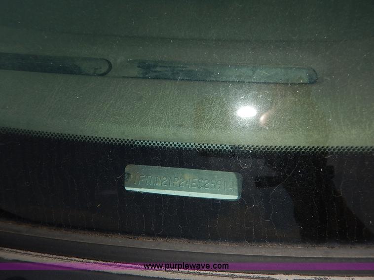 image for item J3800 2004 Ford F250 Super Duty Lariat Crew Cab pickup truck