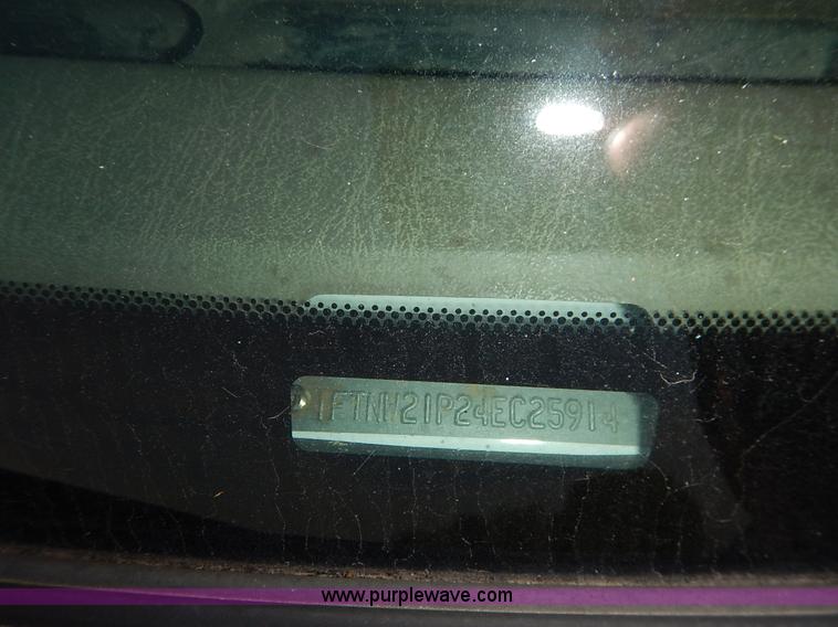 image for item J3800 2004 Ford F250 Super Duty Lariat Crew Cab pickup truck