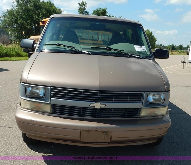 image for item J3801 1996 Chevrolet Astro van