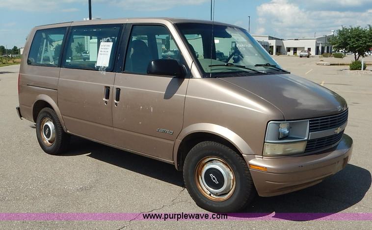 image for item J3801 1996 Chevrolet Astro van