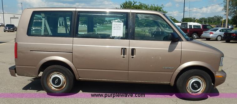image for item J3801 1996 Chevrolet Astro van