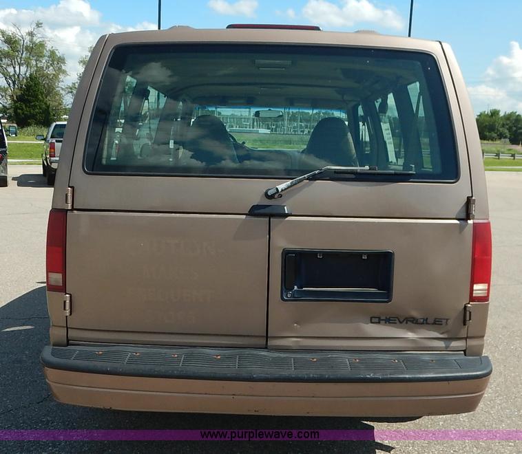 image for item J3801 1996 Chevrolet Astro van