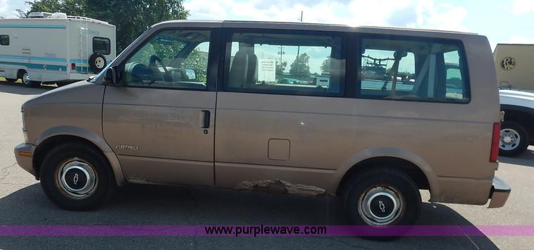 image for item J3801 1996 Chevrolet Astro van