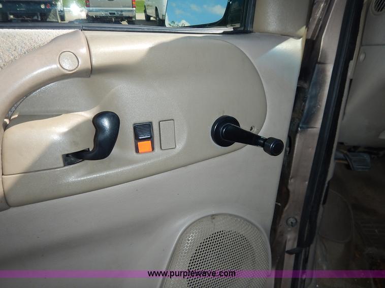 image for item J3801 1996 Chevrolet Astro van