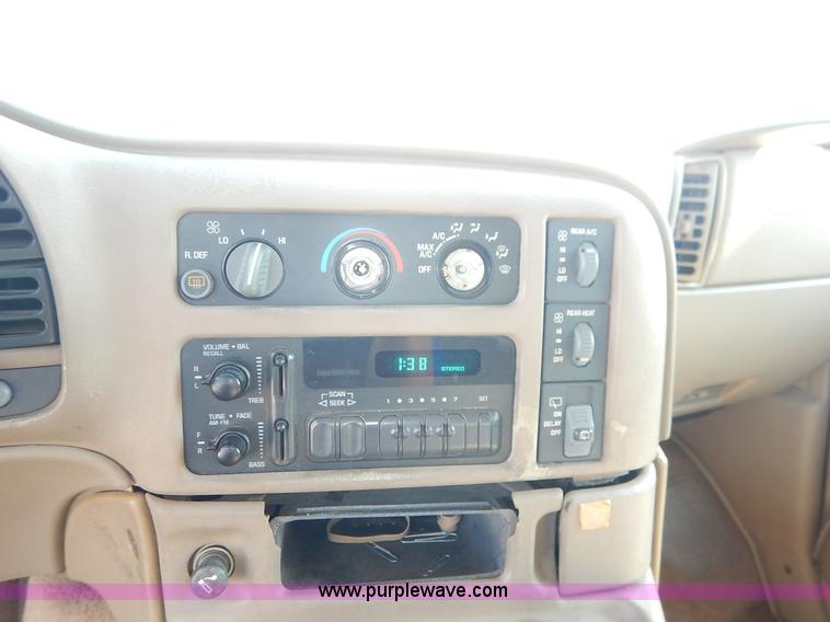 image for item J3801 1996 Chevrolet Astro van