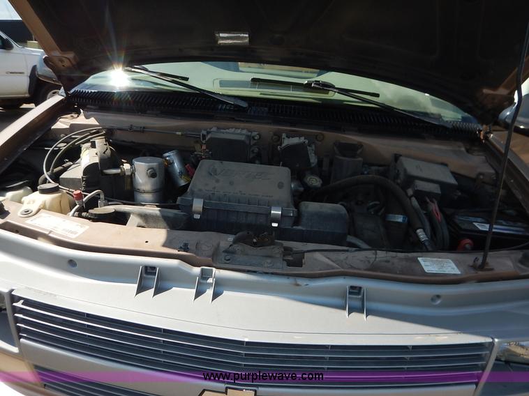 image for item J3801 1996 Chevrolet Astro van