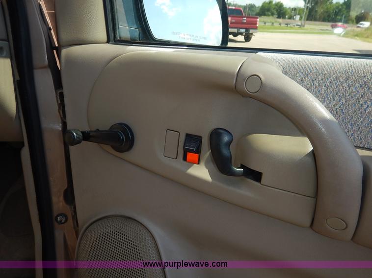 image for item J3801 1996 Chevrolet Astro van