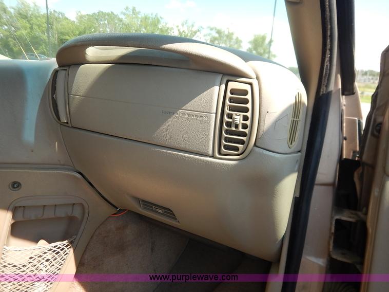 image for item J3801 1996 Chevrolet Astro van