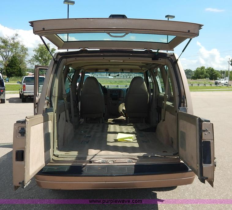 image for item J3801 1996 Chevrolet Astro van