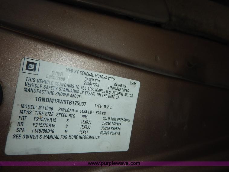 image for item J3801 1996 Chevrolet Astro van