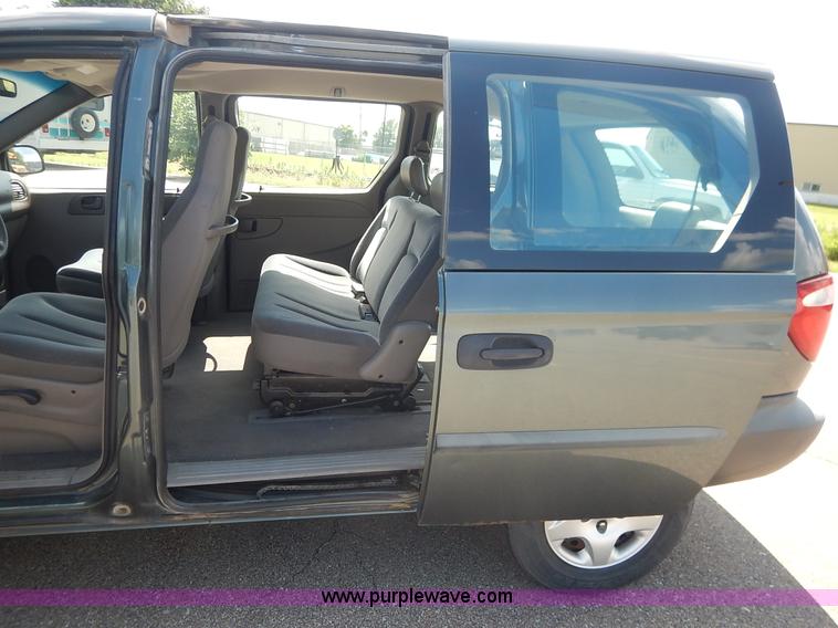 image for item J3802 2002 Dodge Caravan SE van