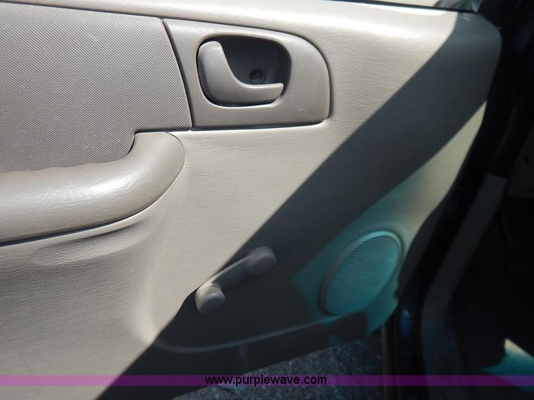 image for item J3802 2002 Dodge Caravan SE van