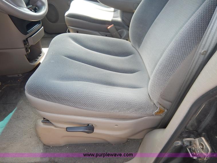 image for item J3802 2002 Dodge Caravan SE van