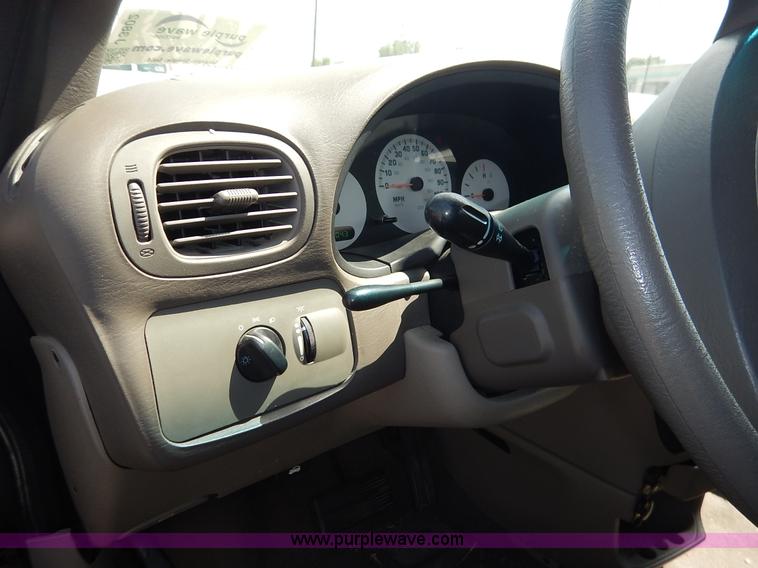 image for item J3802 2002 Dodge Caravan SE van