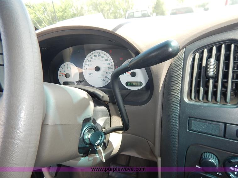 image for item J3802 2002 Dodge Caravan SE van