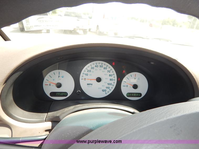 image for item J3802 2002 Dodge Caravan SE van