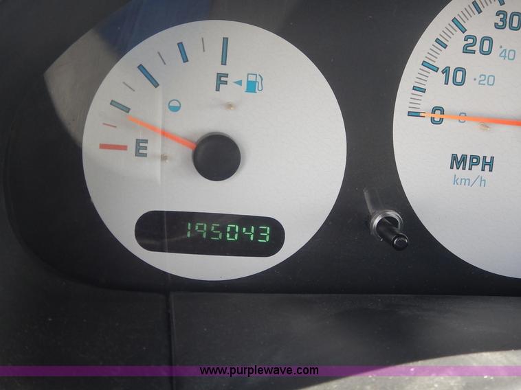 image for item J3802 2002 Dodge Caravan SE van