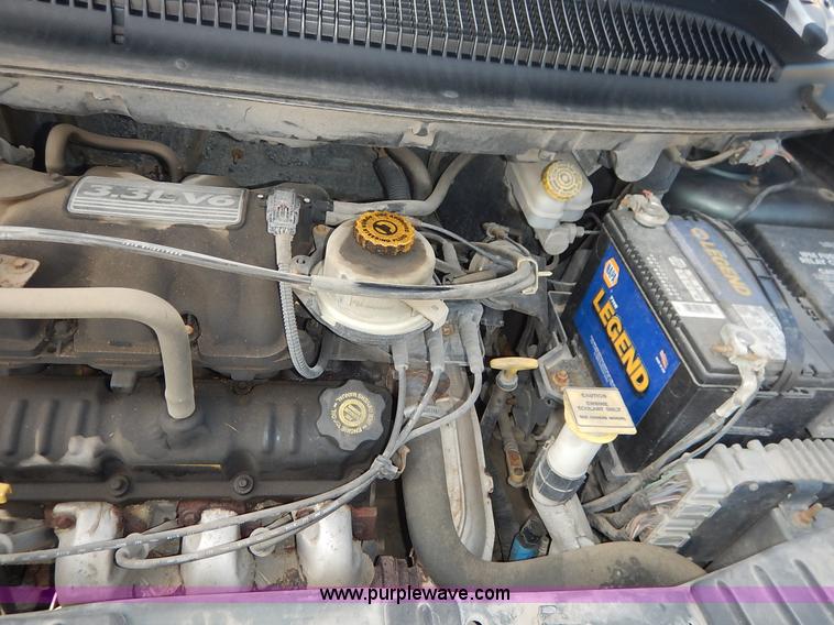 image for item J3802 2002 Dodge Caravan SE van