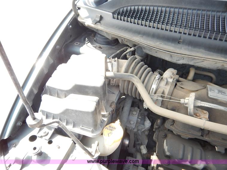 image for item J3802 2002 Dodge Caravan SE van