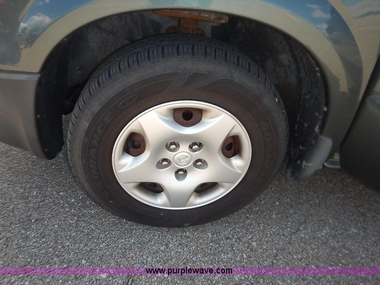 image for item J3802 2002 Dodge Caravan SE van